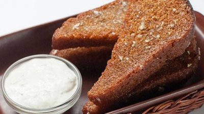 Чесночные гренки из ржаного хлеба в духовке