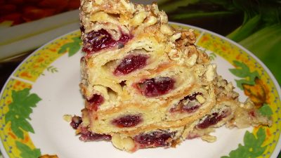 «Монастырская изба» из блинов со сливочным кремом