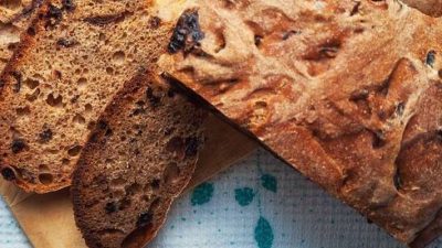 Ржаной хлеб на дрожжах с изюмом