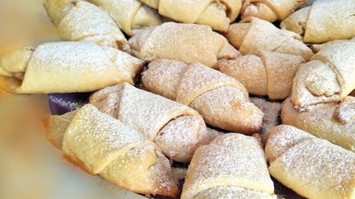 Простое песочное тесто на сметане для рогаликов