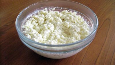 Творог из ряженки с медом в мультиварке