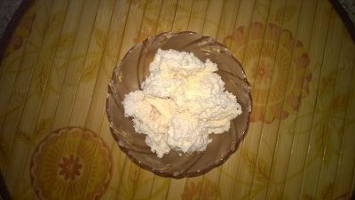Творог из простокваши с чесноком