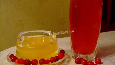 Полезный морс из свежей клюквы с медом