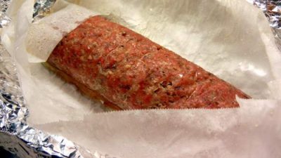 Колбаса из свинины с чесноком в фольге