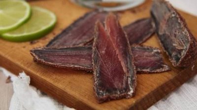 Бастурма из говядины с паприкой и хмели-сунели