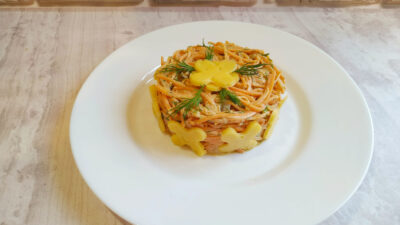 Салат Торнадо с корейской морковью, печенью и сыром