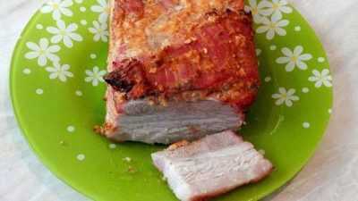 Свиная грудинка с курагой в рукаве