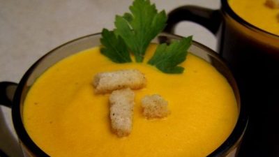 Морковный суп-пюре с курицей и плавленым сыром