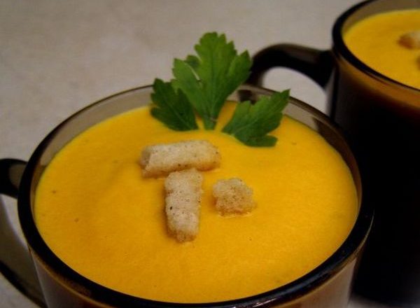 Морковный суп-пюре с курицей и плавленым сыром