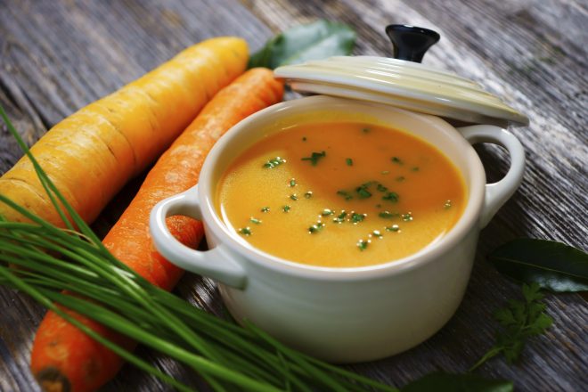 Морковный суп-пюре с йогуртовой заправкой