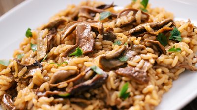 Постный плов с шампиньонами и болгарским перцем в мультиварке