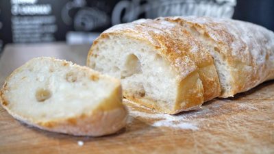 Итальянский белый хлеб на дрожжах в духовке