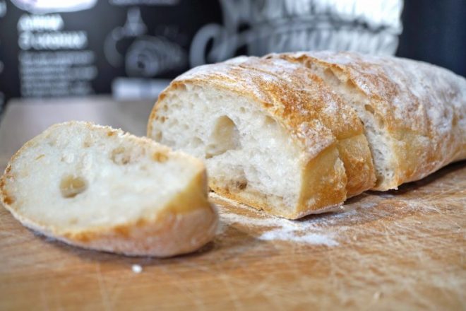 Итальянский белый хлеб на дрожжах в духовке