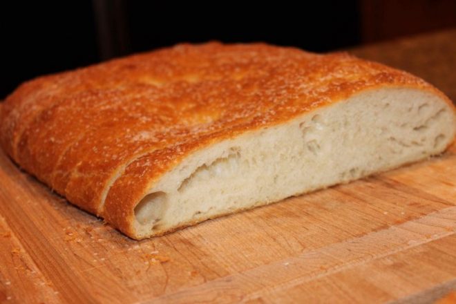 Хлеб чиабатта с сыром и чесноком