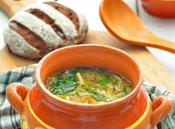 Капустный суп с болгарским перцем в горшочке