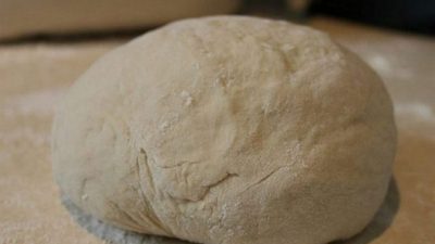 Бездрожжевое тесто на молоке для пиццы на сковороде