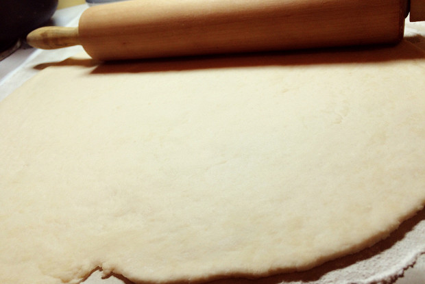Тесто для пиццы на воде и дрожжах с оливковым маслом