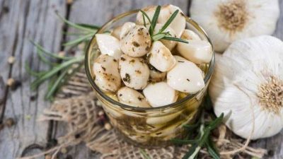 Маринованный чеснок зубчиками с перцем чили на зиму