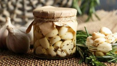 Маринованный чеснок с душистым перцем на зиму