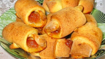 Творожные рогалики с яблоками в духовке