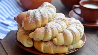 Классические рогалики без начинки из дрожжевого теста