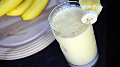 Ананасово-манговый коктейль с бананом