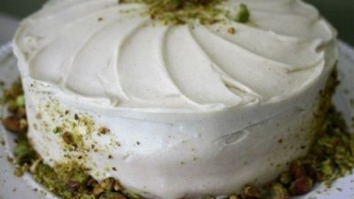 Ананасово-морковный торт с фисташками