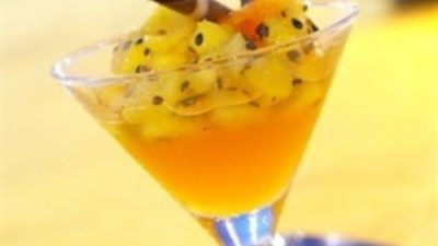 Ананасовый десерт в имбирно-ромовом сиропе