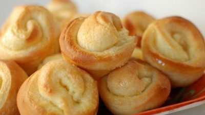 Апельсиновые булочки с миндалем