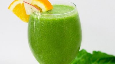 Апельсиновый смузи с брокколи и шпинатом