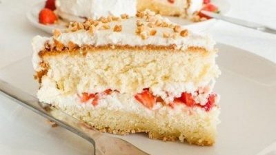 Апельсиновый торт с клубникой и сливками