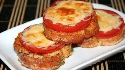 Аппетитные гренки с помидорами и сыром