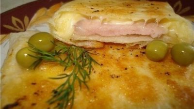 Аппетитные конвертики из лаваша с ветчиной