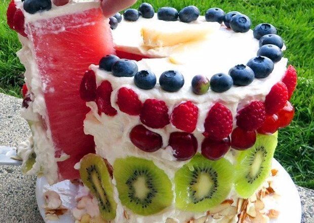 Арбузный тортик с ягодами
