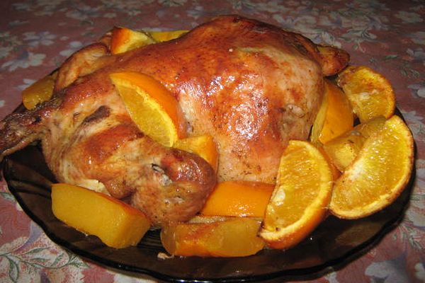 Ароматная курица, запеченная с апельсинами