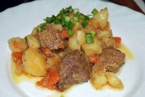 Рецепт тушёной говядины с картошкой