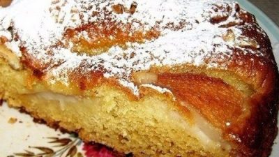 Ароматный грушевый пирог с орехами
