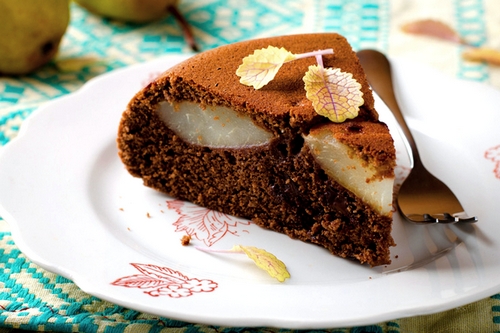 Ароматный пирог «Груши в шоколадном бисквите»