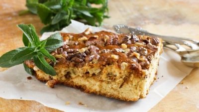 Банановый пирог с шоколадом и грецким орехом