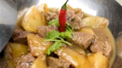 Баранина в белом сухом вине с маслинами и картофелем