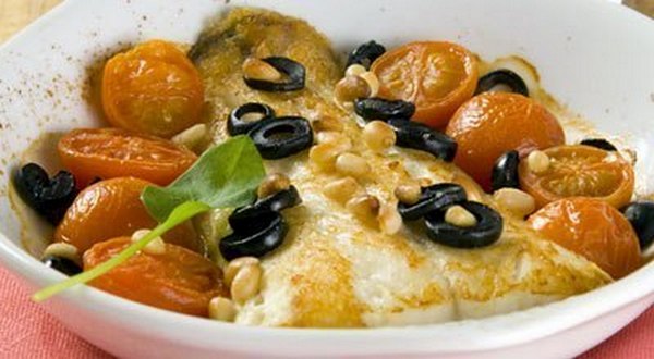 Белая рыба с маслинами и помидорами: рецепт приготовления