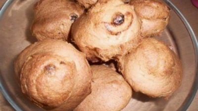 Безглютеновые кукурузные кексы с орехами и изюмом