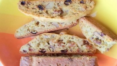Бискотти с грецкими орехами и изюмом