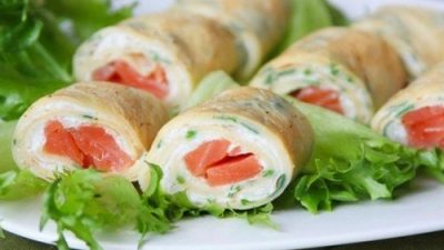 Блинные рулетики с сыром филадельфия
