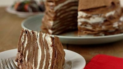 Блинный торт с какао и шоколадом