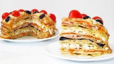 Блинный торт с ветчиной, сыром и овощами