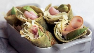 Блины песто с ветчиной и авокадо