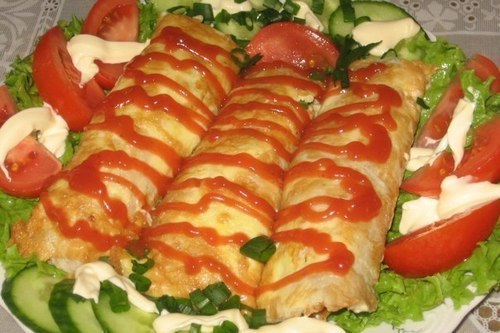 Филе пангасиуса с сыром и помидорами в духовке: рецепт - Лайфхакер