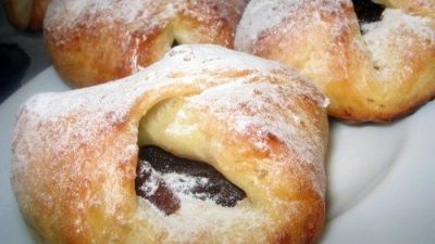 Булочки «Подушечки» с клубничным повидлом