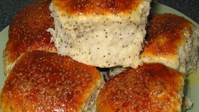 Булочки с маком и изюмом на молоке